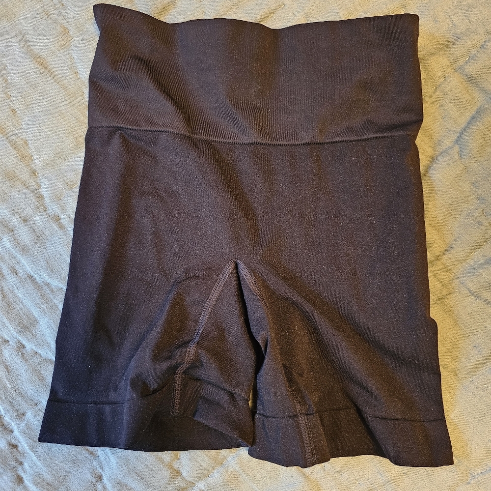 FINAL PRICE DROP - SPANX high-waisted shorts (Size small)